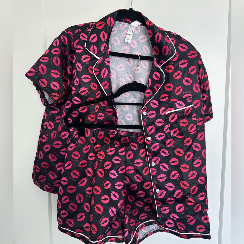 Satin pyjamas set - runs small